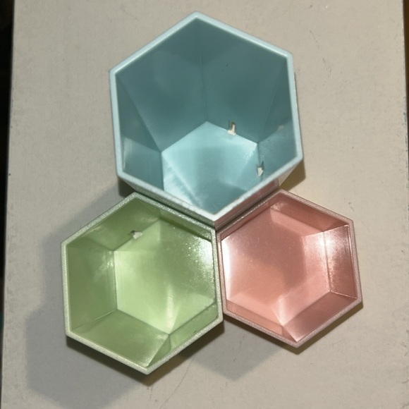 1pc Plastic Hexagonal Pen Holder (Make Up Brush Holder) - Picture 5 of 15